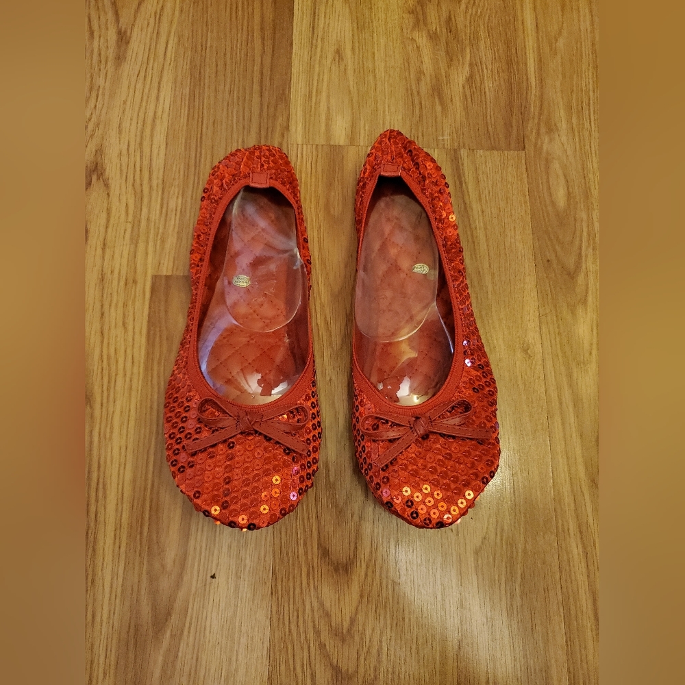 Women Fit In Clouds Fold Flats